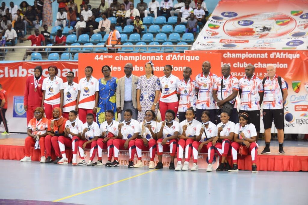 La DGSP pour une première fois de son histoire sur le podium des Championnats d'Afrique des Clubs Champions de handball. / Crédits photo : Confédération Africaine de Handball (CAHB)