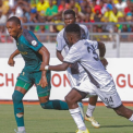 Clément Mzize (Younng Africans) en position de frappe face au TP Mazembe