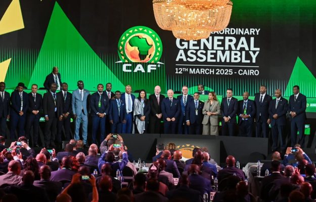 Patrice Motsepe est réélu par acclamation pour un second mandat (2025-2029) à la tête de la Confédération Africaine de Football (CAF).